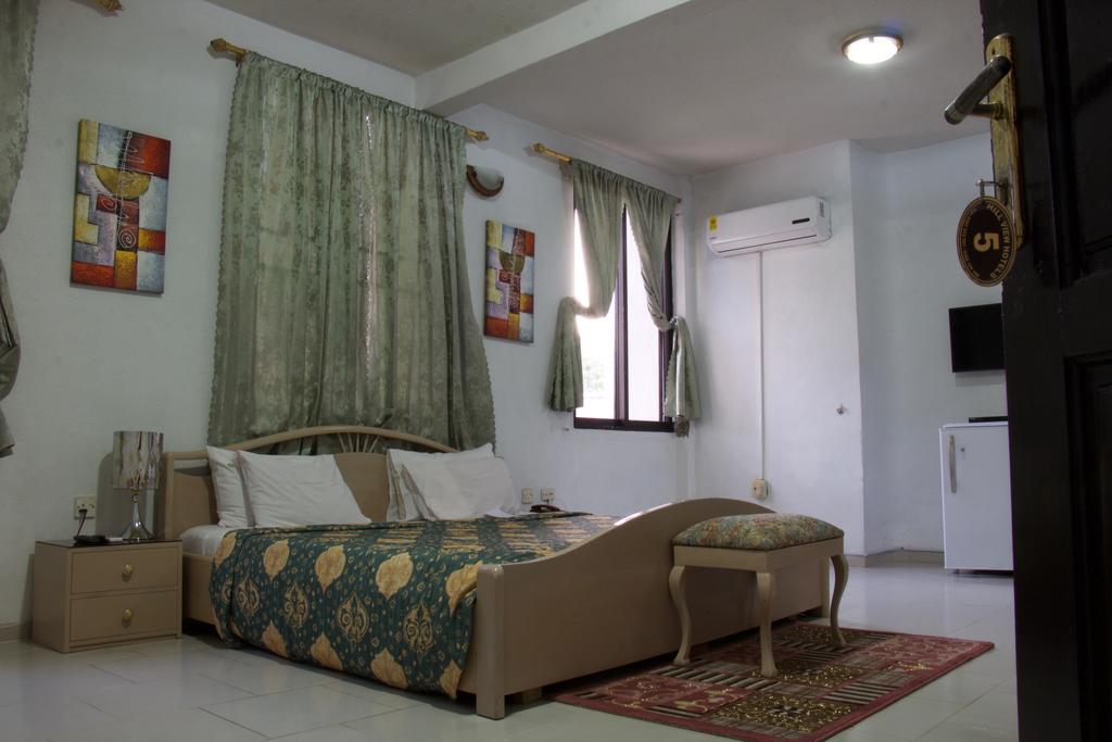 Hill View Hotel Mccarthy Hills Botianaw Екстер'єр фото