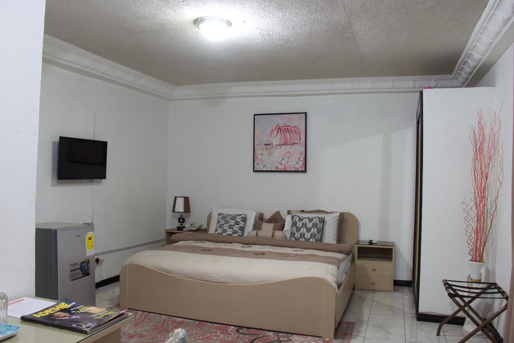Hill View Hotel Mccarthy Hills Botianaw Екстер'єр фото