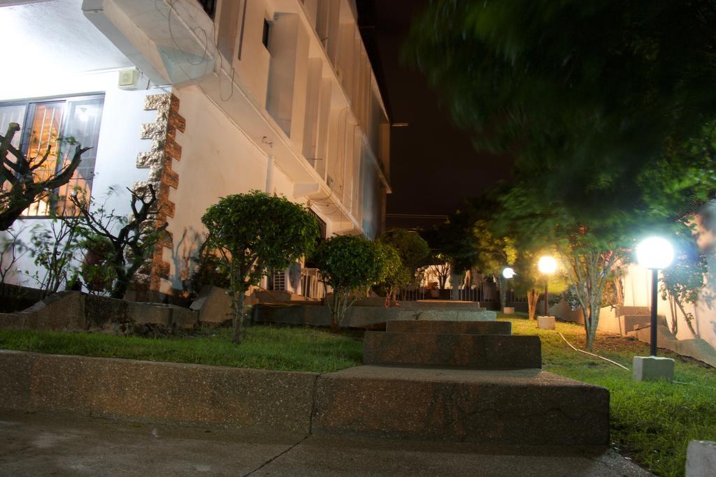 Hill View Hotel Mccarthy Hills Botianaw Екстер'єр фото