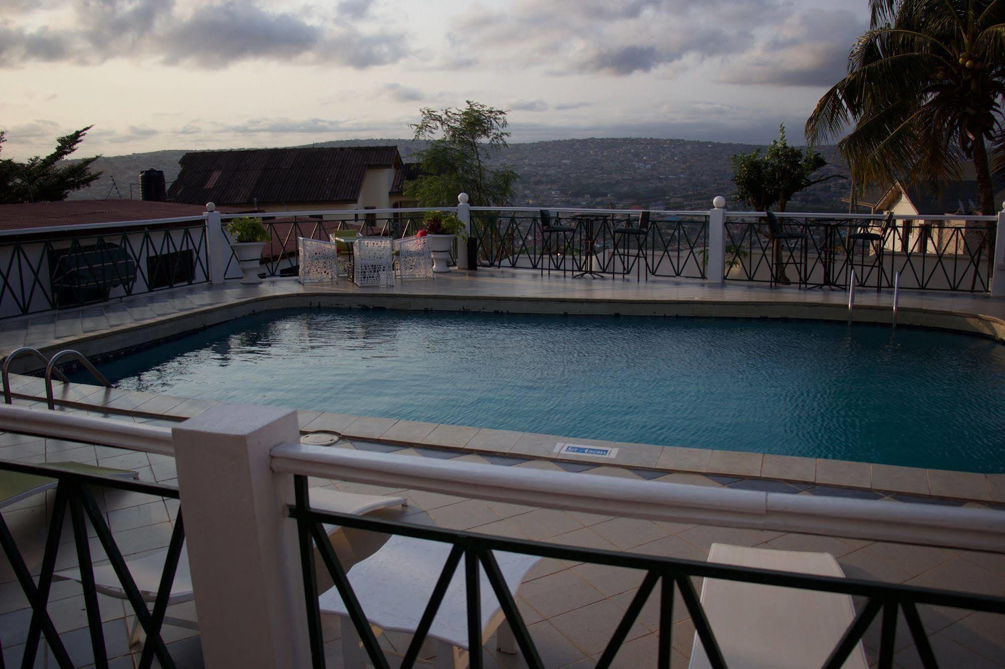 Hill View Hotel Mccarthy Hills Botianaw Екстер'єр фото
