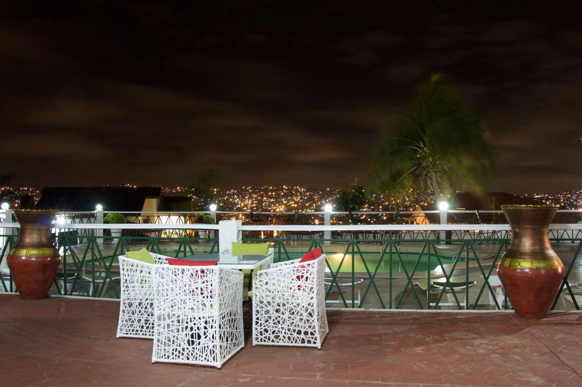 Hill View Hotel Mccarthy Hills Botianaw Екстер'єр фото